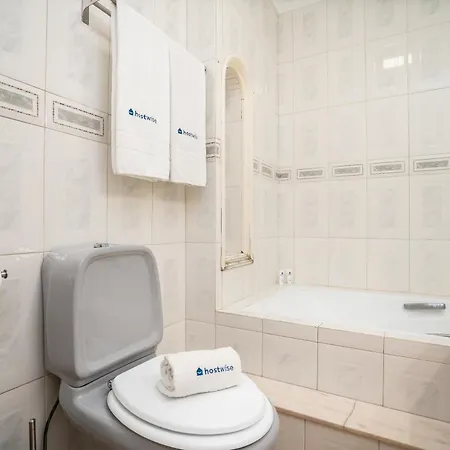 Host Wise - Sunny Spacious House - Terrace & Free Parking Lagoa  Buitenkant foto