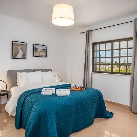 Host Wise - Sunny Spacious House - Terrace & Free Parking Lagoa  Buitenkant foto