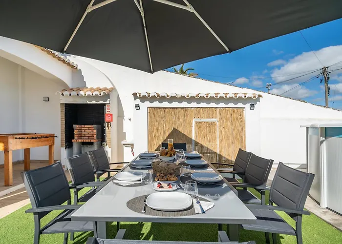Host Wise - Sunny Spacious House - Terrace & Free Parking