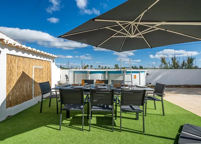Host Wise - Sunny Spacious House - Terrace & Free Parking