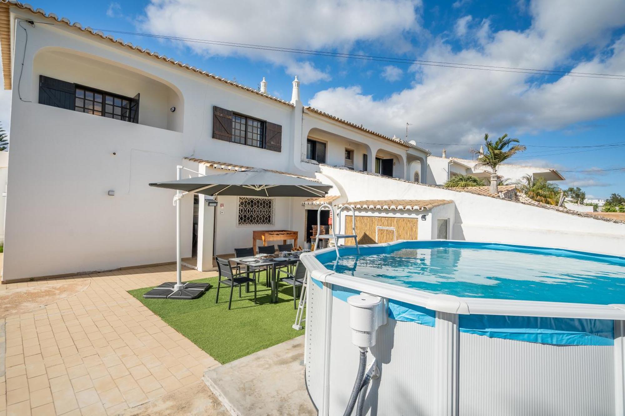 Villa Host Wise - Sunny Spacious House - Terrace & Free Parking *