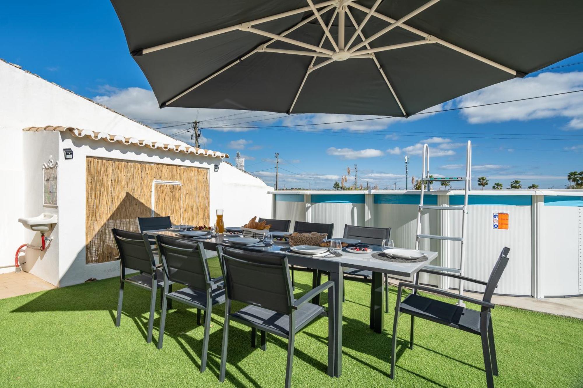 Host Wise - Sunny Spacious House - Terrace & Free Parking *