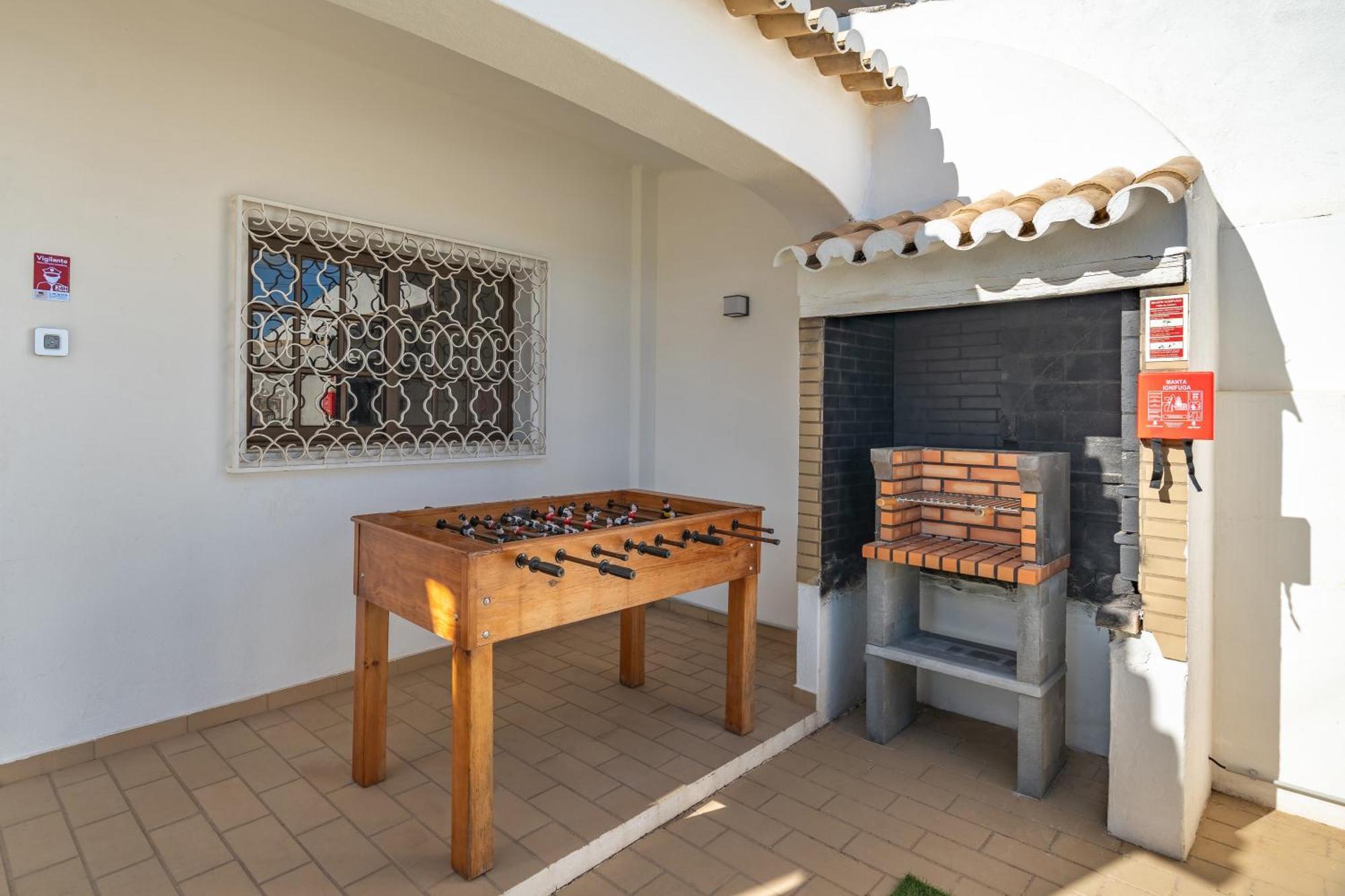 Host Wise - Sunny Spacious House - Terrace & Free Parking Villa