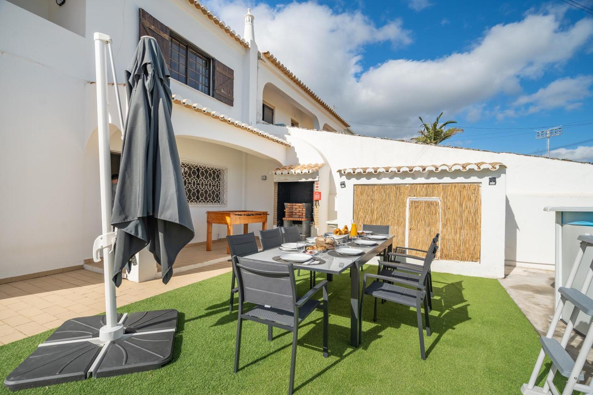 Host Wise - Sunny Spacious House - Terrace & Free Parking *