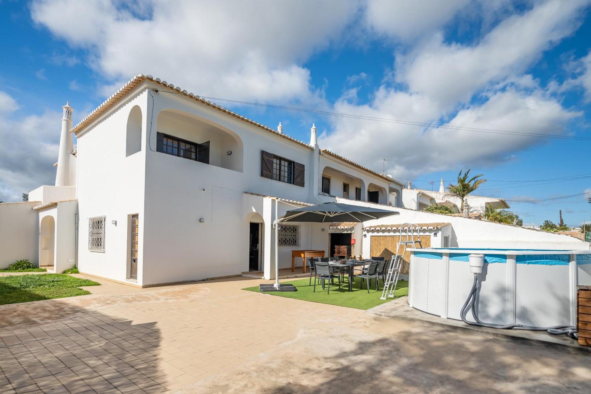 Villa Host Wise - Sunny Spacious House - Terrace & Free Parking Lagoa (Algarve)