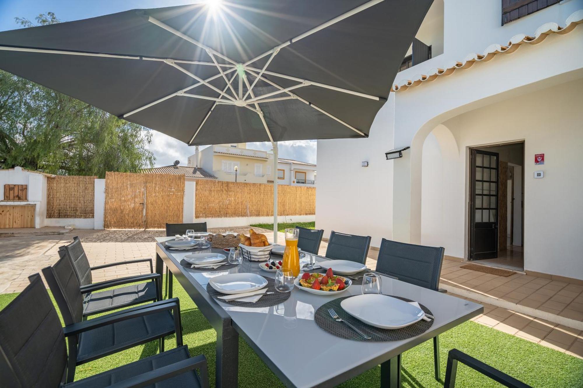 Villa Host Wise - Sunny Spacious House - Terrace & Free Parking Lagoa (Algarve)